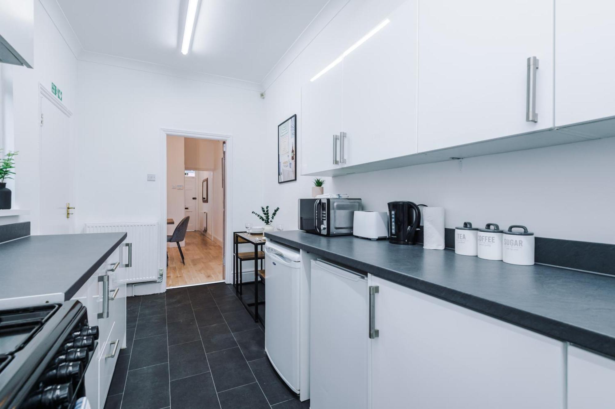 Foxton House Stylish 3bed Retreat - Walk To Coventry's Delights Holiday home Coventry
