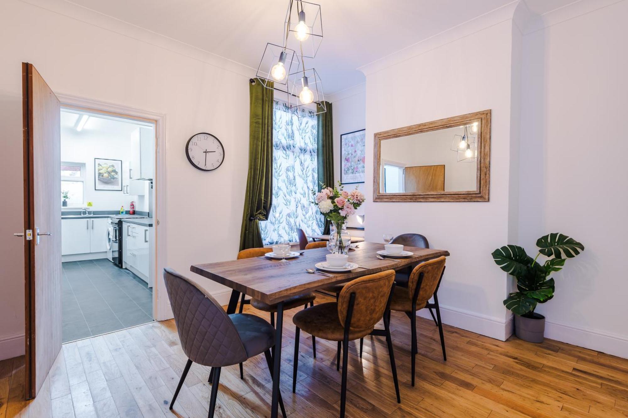 Holiday home Foxton House Stylish 3bed Retreat - Walk To Coventry's Delights Coventry