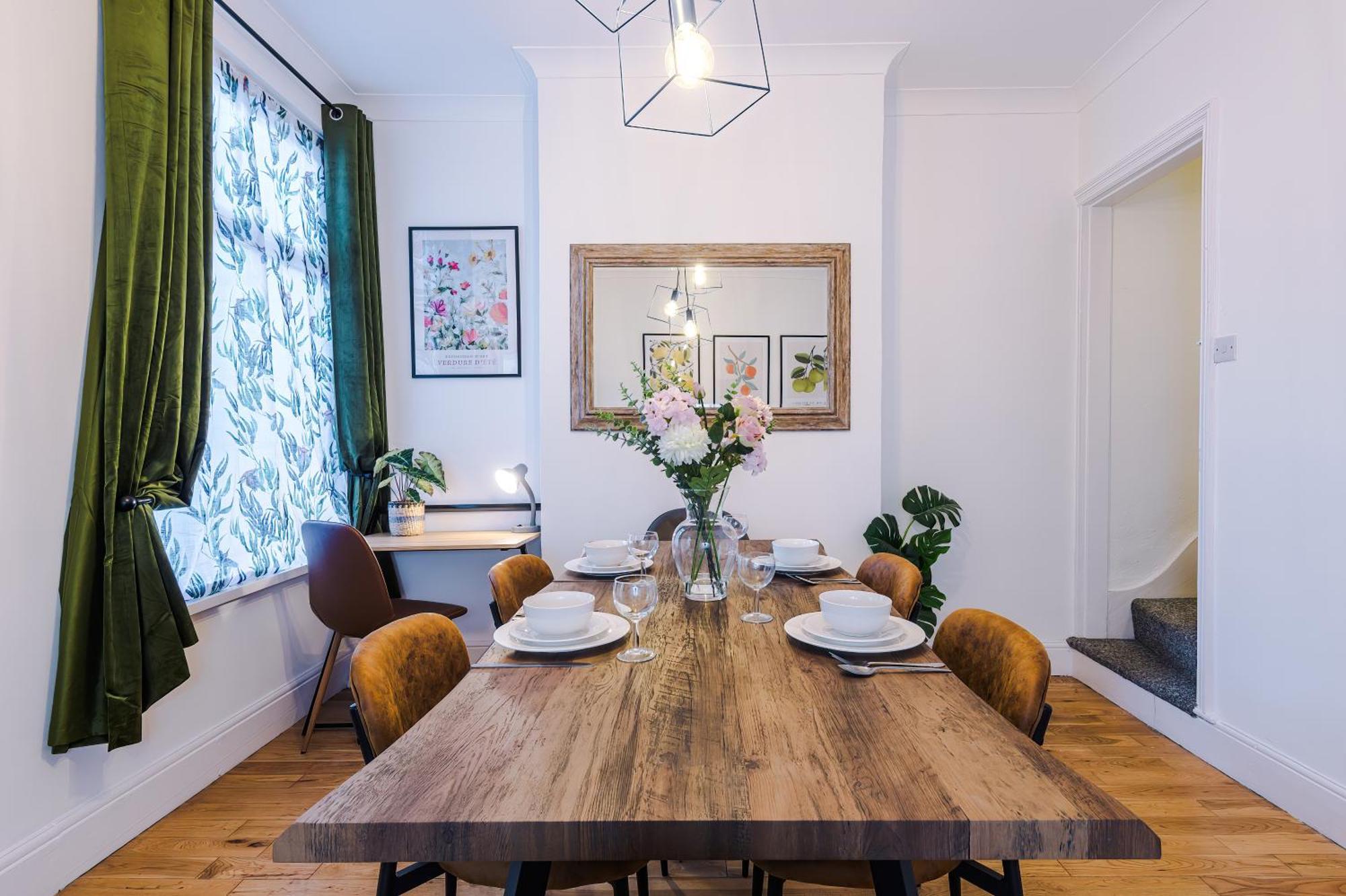 Foxton House Stylish 3bed Retreat - Walk To Coventry's Delights Holiday home